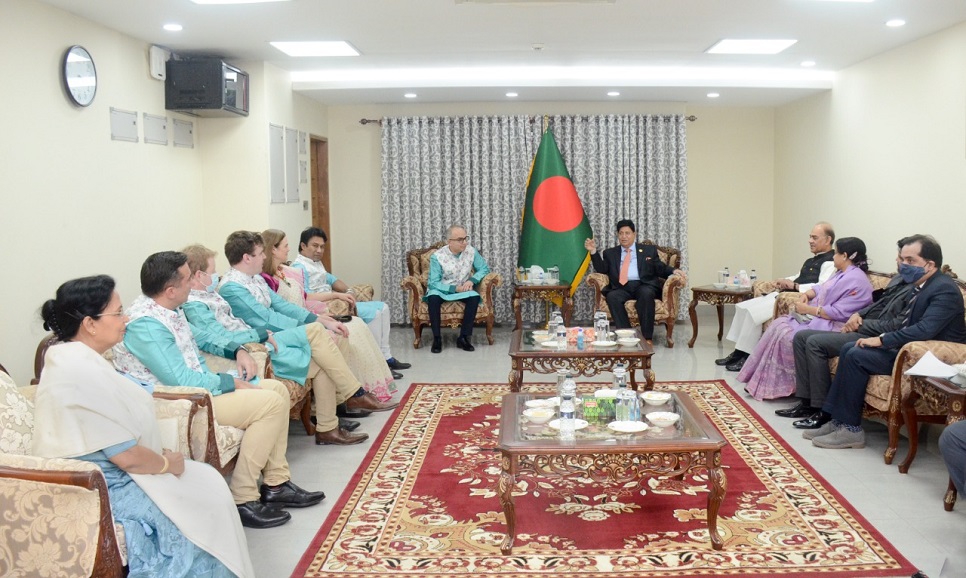 Bangladesh seeks British co-op for dignified repatriation of Rohingyas
