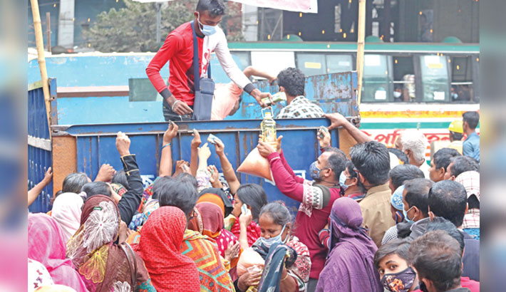 Low-income people crowd TCB trucks