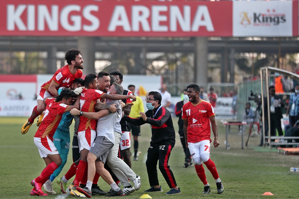 Kings clinch big win on record-setting day


