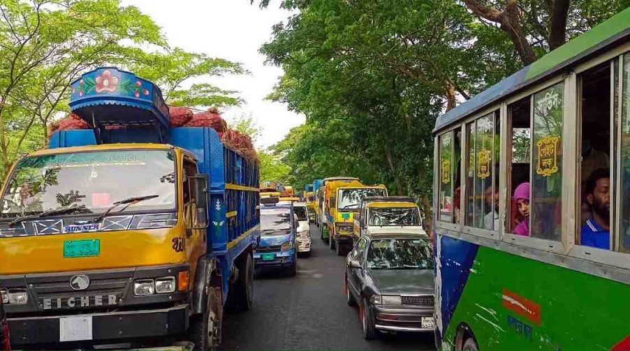 Markets, construction works on Dhaka-Ctg highway likely to mount woes of holidaymakers