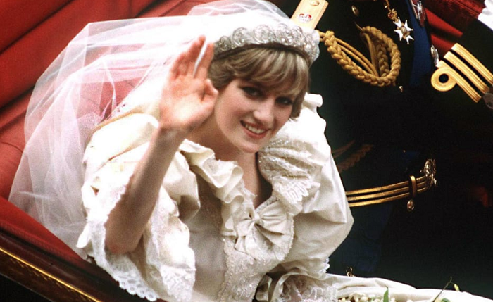 Princess Diana's 'priceless' wedding tiara exhibited for the first time in decades