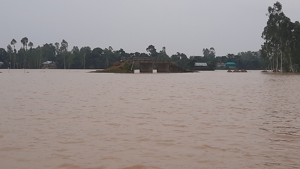 35,000 people marooned as flash flood hits Kurigram
