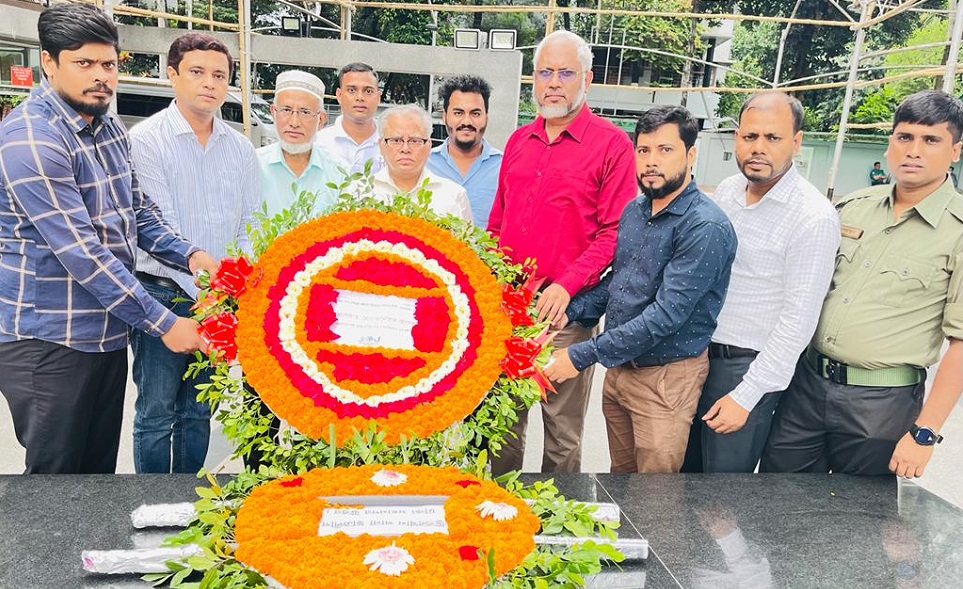 BDU Treasurer pays homage to portrait of Bangabandhu