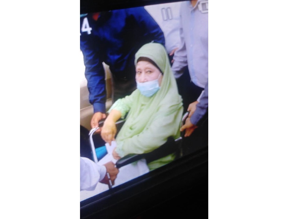 Khaleda Zia returns home after 14 days of hospitalisation (Updated) 

