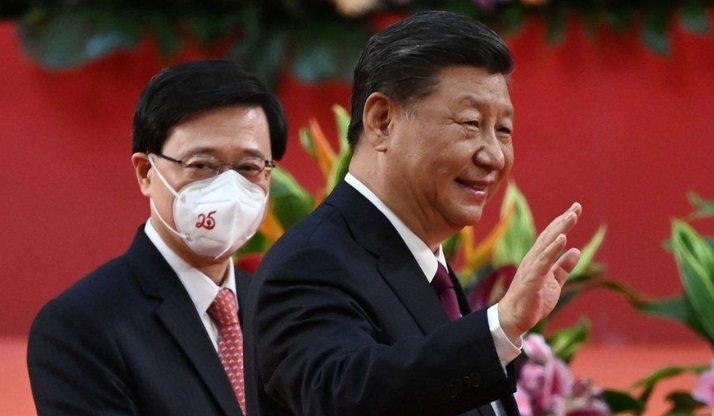 Hong Kong: Xi Jinping defends China's rule at handover anniversary