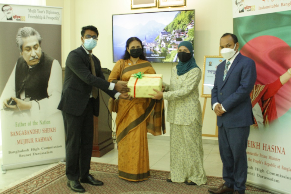 PM Sheikh Hasina sends 900kgs of mangoes for the Sultan of Brunei

