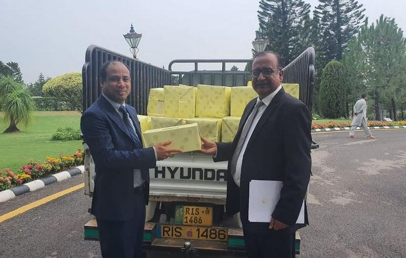 PM sends mangoes to her Pakistan counterpart