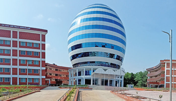 PM opens country's 1st campus-based IT business incubator