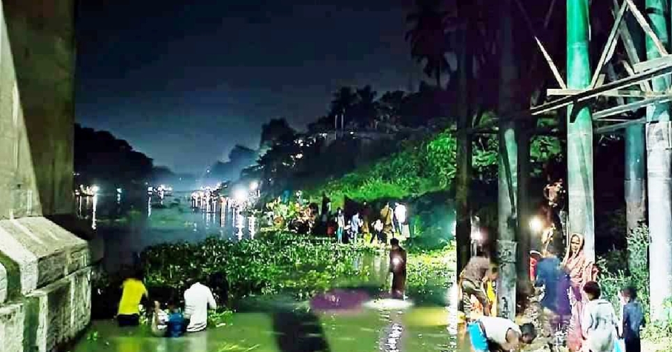 Hundreds of dead fish found floating in Mathabhanga