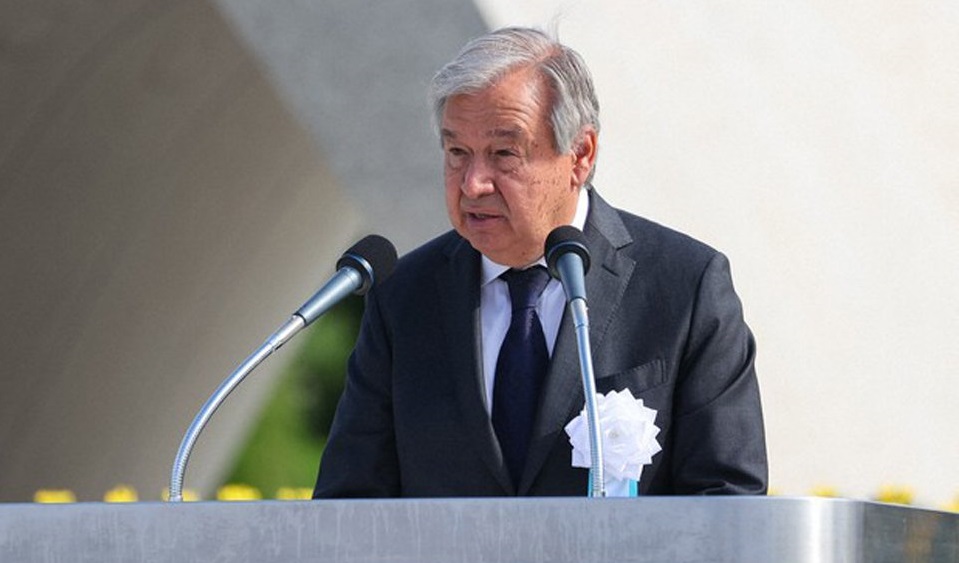 Nuclear weapons a 'loaded gun', UN chief warns in Hiroshima