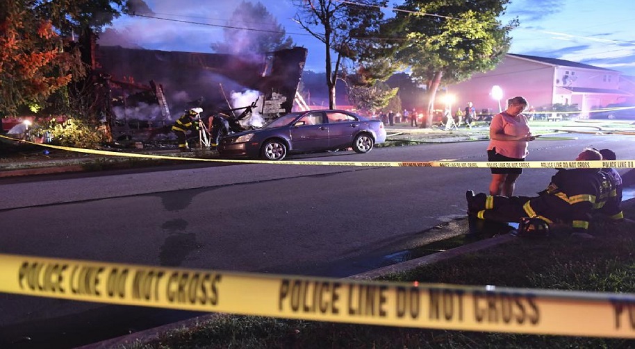 Blaze kills firefighter’s 10 relatives, 3 of them children