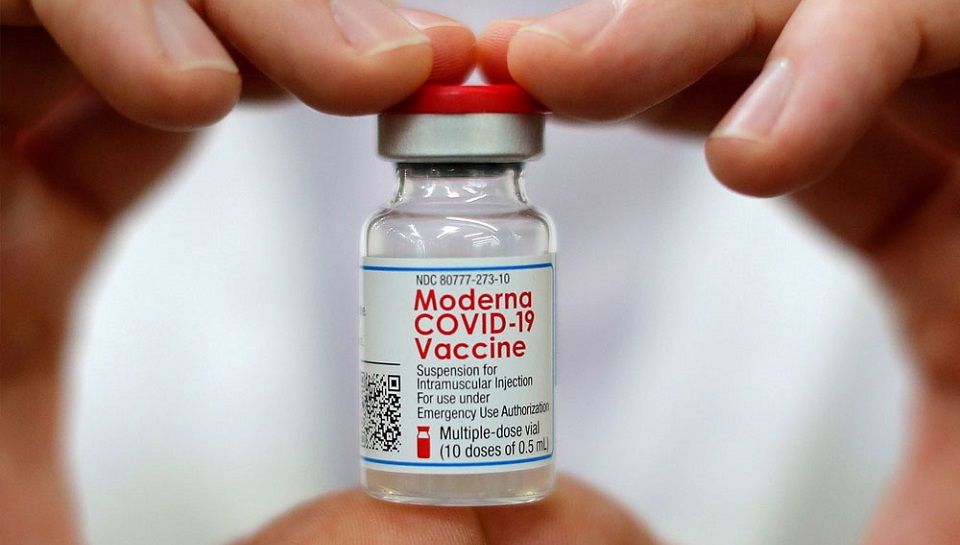 UK clears new Moderna vaccine targeting Omicron variant