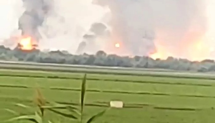 Ukraine war: Explosions rock Russian base in Ukraine's Crimea