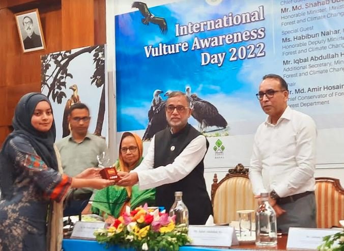 Govt works sincerely to protect vultures: environment minister
