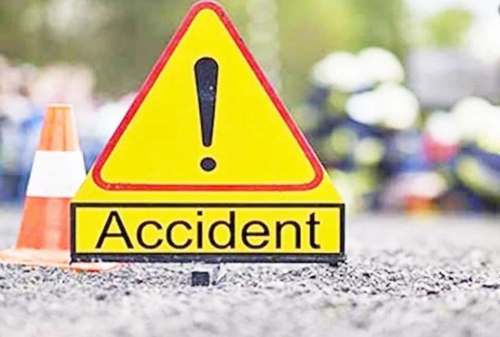 Pedestrian killed being hit by truck at Tejgaon