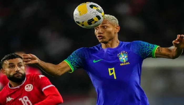 Banana thrown at Richarlison as Brazil thrash Tunisia