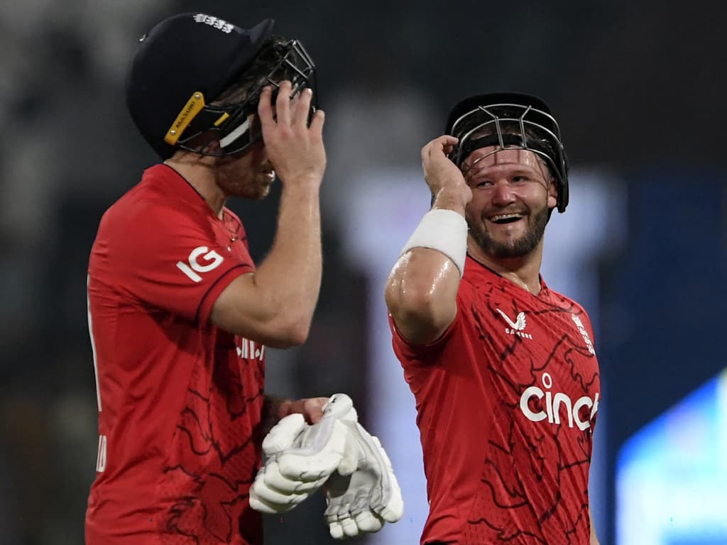 Swashbuckling Salt spices up England's series-levelling T20I win