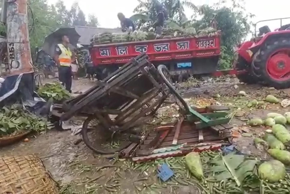 4 killed as truck ploughs into roadside market in Narsingdi