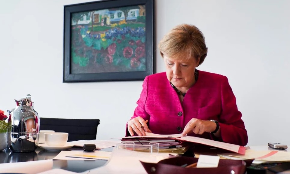 Merkel chosen for UNHCR Nansen Refugee Award
