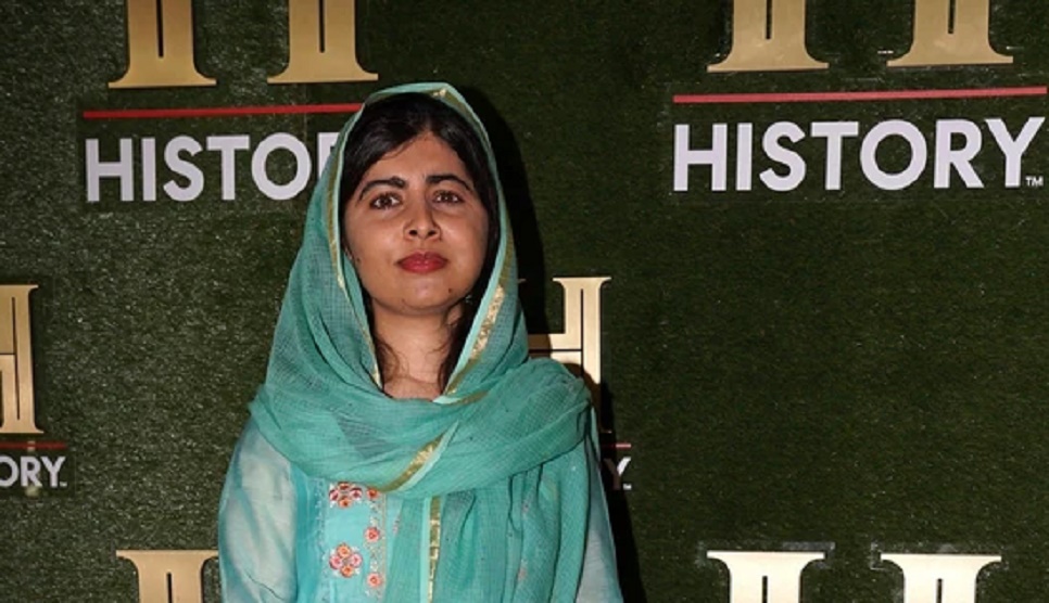Malala Yousafzai visits women at flood camps in Pakistan