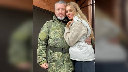 Top Russian military blogger volunteers for frontline