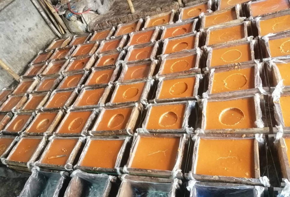 Business establishment fined TK 3 lakh in Natore for manufacturing adulterated jaggery 

