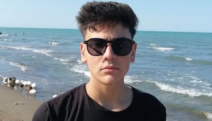 Teenage protester shot dead by security forces in Iran