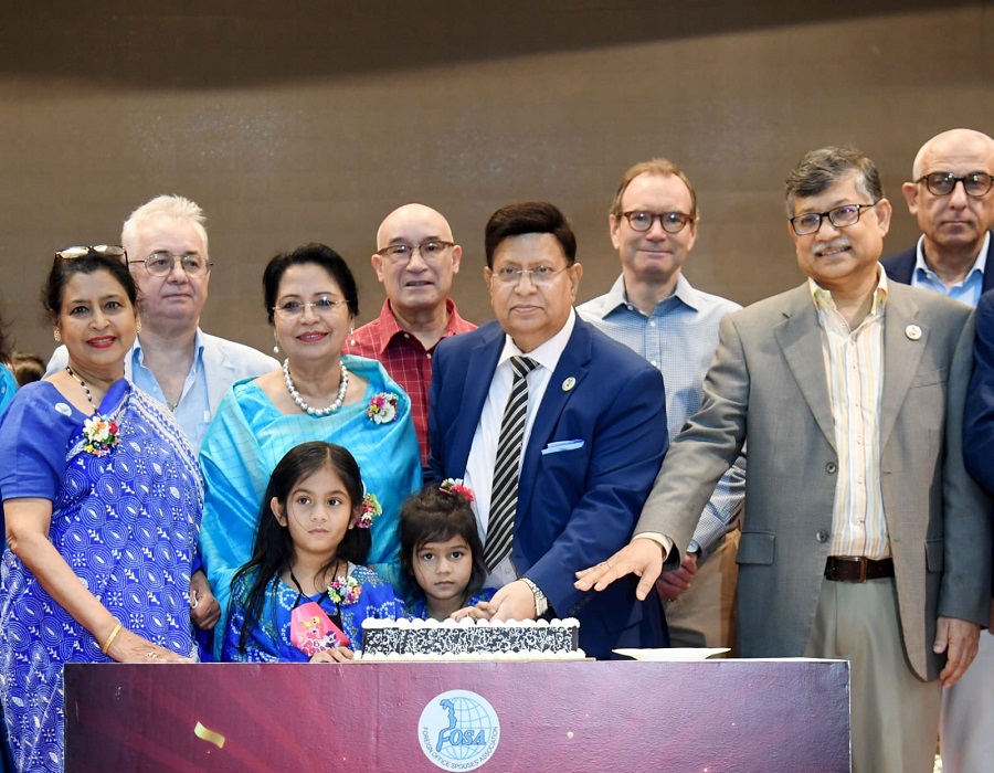 Go to people's door, don’t knock foreigners’ doors: Momen tells opposition