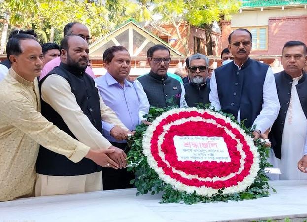 Quader pays homage to Bangabandhu at Tungipara