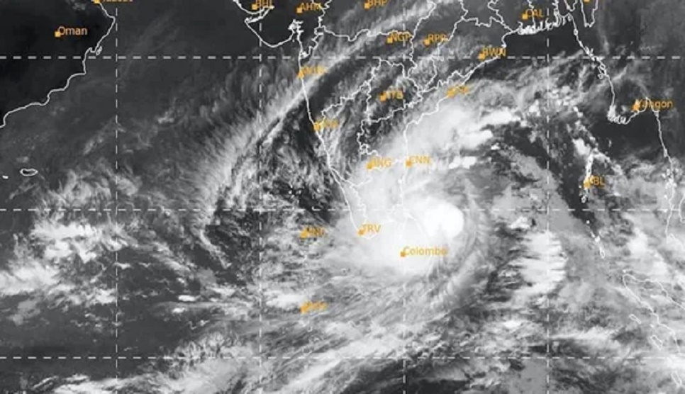 Storm Mandous: Sri Lanka shuts schools as air pollution rises