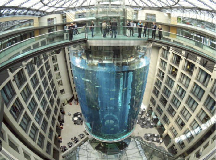 Berlin AquaDom aquarium: Police not seeking suspects over explosion