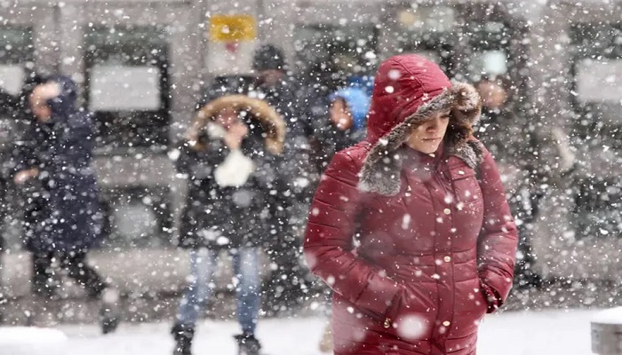 Holiday flights scrapped as massive winter storm sweeps US