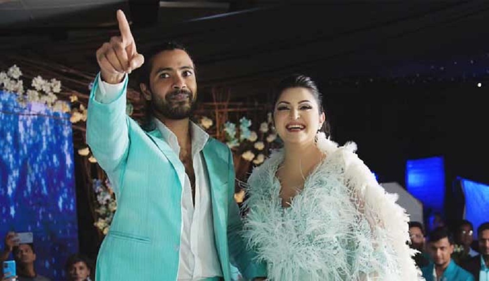 Pori Moni returns home of her husband Raj