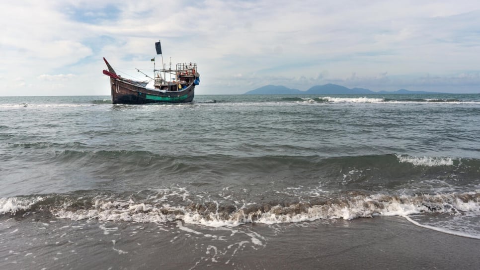 UNHCR seeks comprehensive regional response to address rise in deadly South-East Asia sea journeys