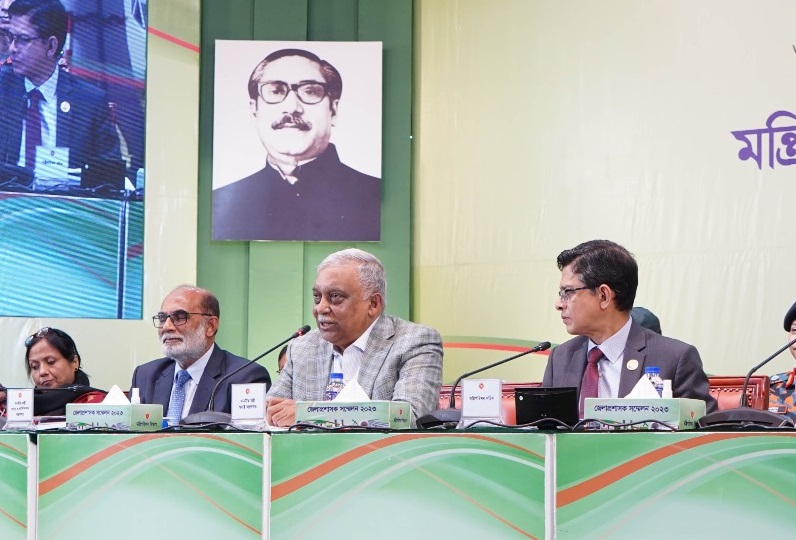 Stay ready to offer a fair, acceptable election, Home Minister tells DCs