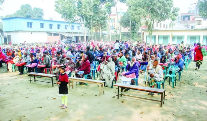Bashundhara spreads warmth among 13,000 cold-hit people in northern region