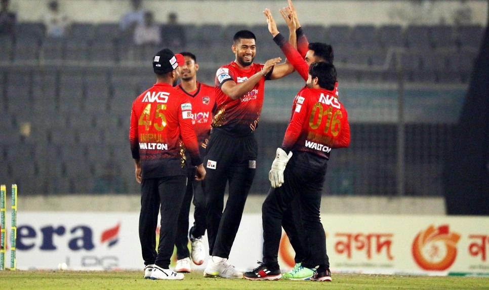 Mukidul five-for helps Comilla maintain unbeaten run

