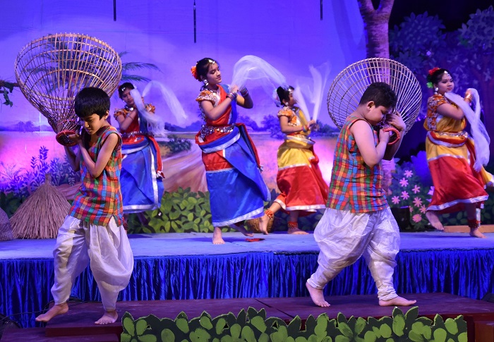 ‘Hoi Hoi Roi Roi’ Staged at Scholastica Senior Campus Mirpur