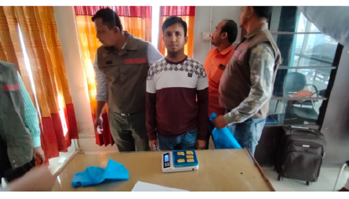 5 gold bars recovered from man’s stomach at Benapole Checkpost