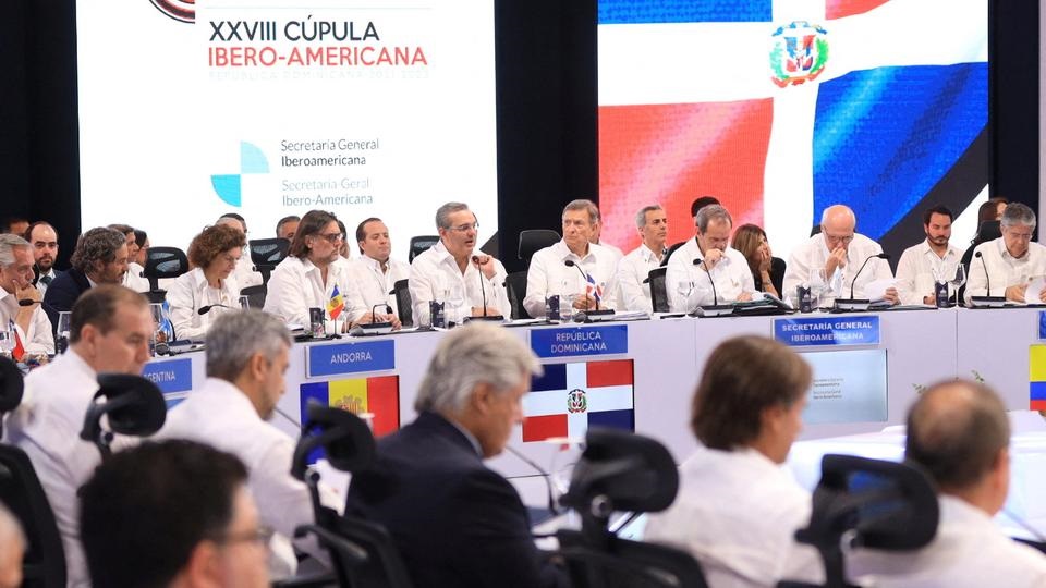 Leaders sign deal on LatAm food crisis, migration at Ibero-American Summit