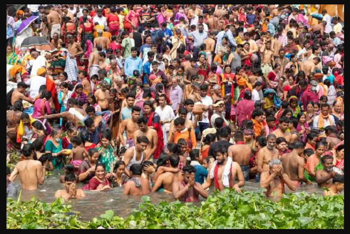 Lakhs of Hindu devotees join Ashtami Snan in N'ganj