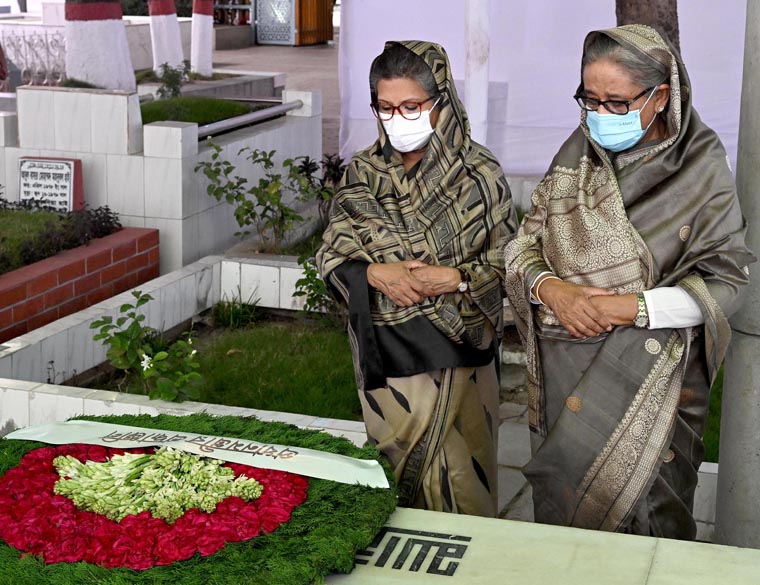 PM pays homage to Aug 15 martyrs at Banani graveyard