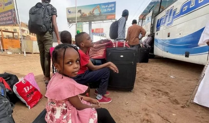 Sudan crisis: Gunfire heard as uneasy truce holds