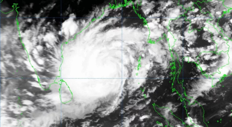 Cyclone Mocha starts crossing Cox’s Bazar with speed of up to 215 kmph: BMD
