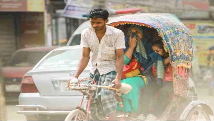 Despite rain, Dhaka's air quality 'unhealthy for sensitive groups’ this morning