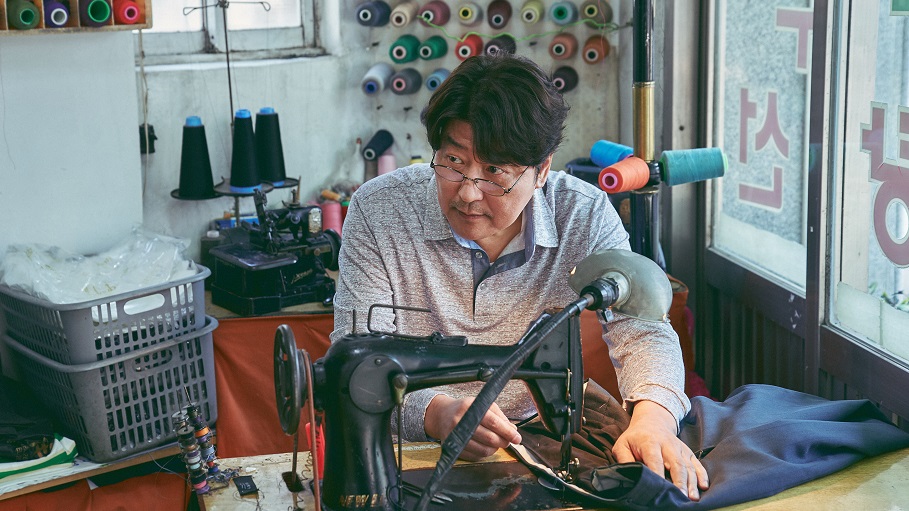 'Parasite' star Song Kang-ho feels weight of global stardom
