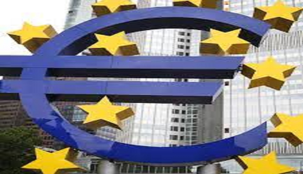 Falling energy prices push eurozone inflation down