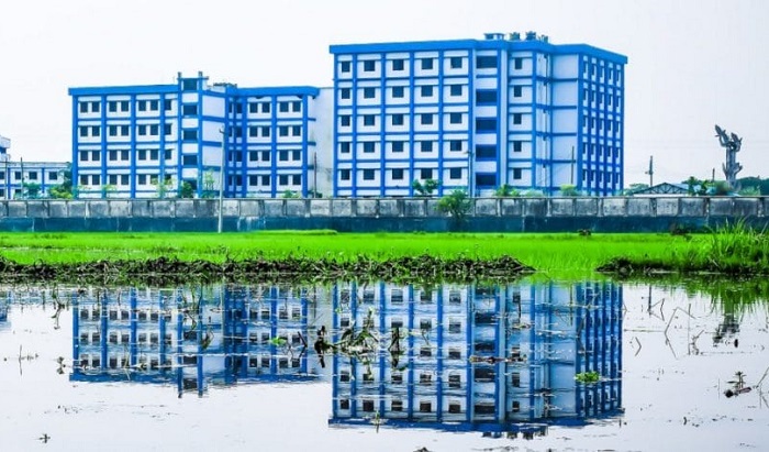 2 workers die after falling off under-construction building in Pabna University