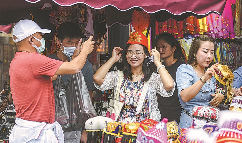 Xi stresses greater efforts to build beautiful Xinjiang in pursuing Chinese modernization