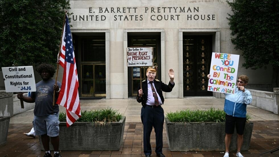 US judge sets March 4 for historic Trump trial